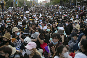 Više od deset hiljada ljudi protestuje u Bangkoku