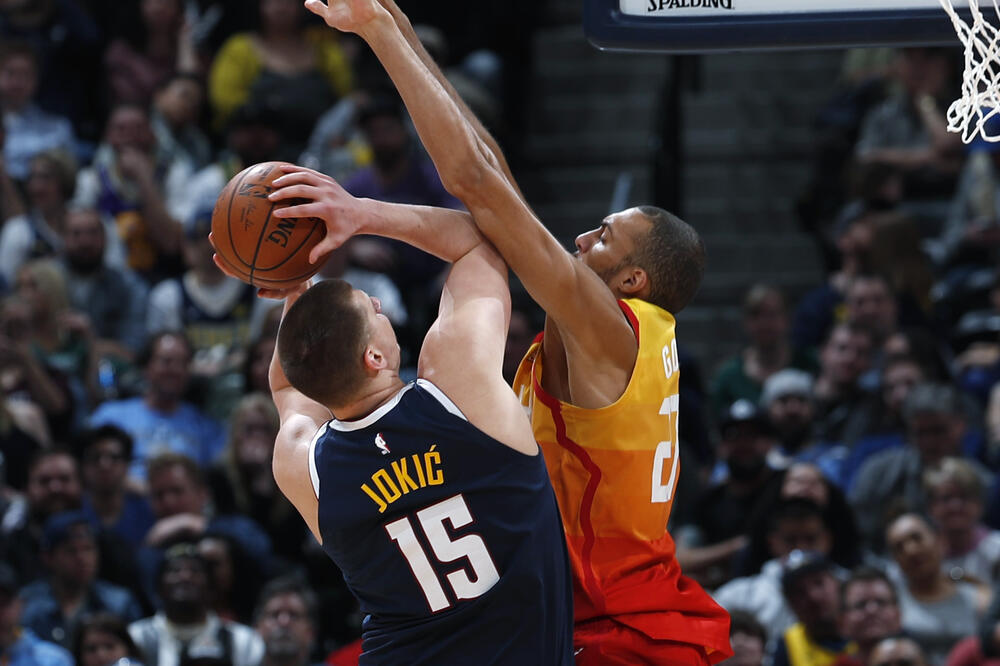 Nikola Jokić je ove sezone imao impresivne brojke protiv Rudija Gobera i Jute, Foto: Beta/AP