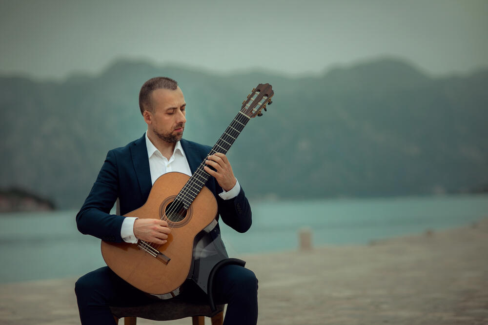 U čast albuma, u saradnji s Budva Grad teatrom, snimljen je dvadesetominutni muzički film: Danijel Cerović, Foto: Miodrag Marković