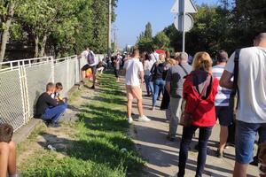 Srbija: Kilometarski red za test u Torlaku, ljudi hoće u Crnu Goru