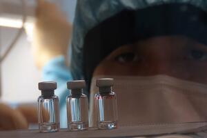Koronavirus: Kako će svijet vakcinisati sedam milijardi ljudi