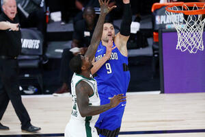 Magični Nikola Vučević razbio Janisov Milvoki