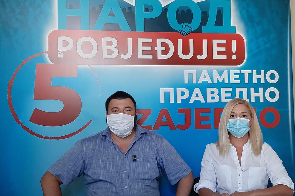 Sa pressa Narod Pobjeđuje, Foto: Narod pobjeđuje