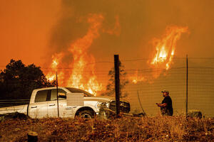 Požari bjesne u Kaliforniji, prate ih velike vrućine: Zabilježeno...