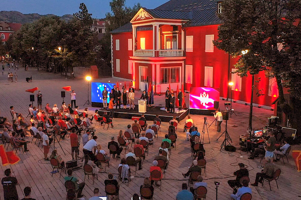 Crno na bijelo, Foto: URA Cetinje