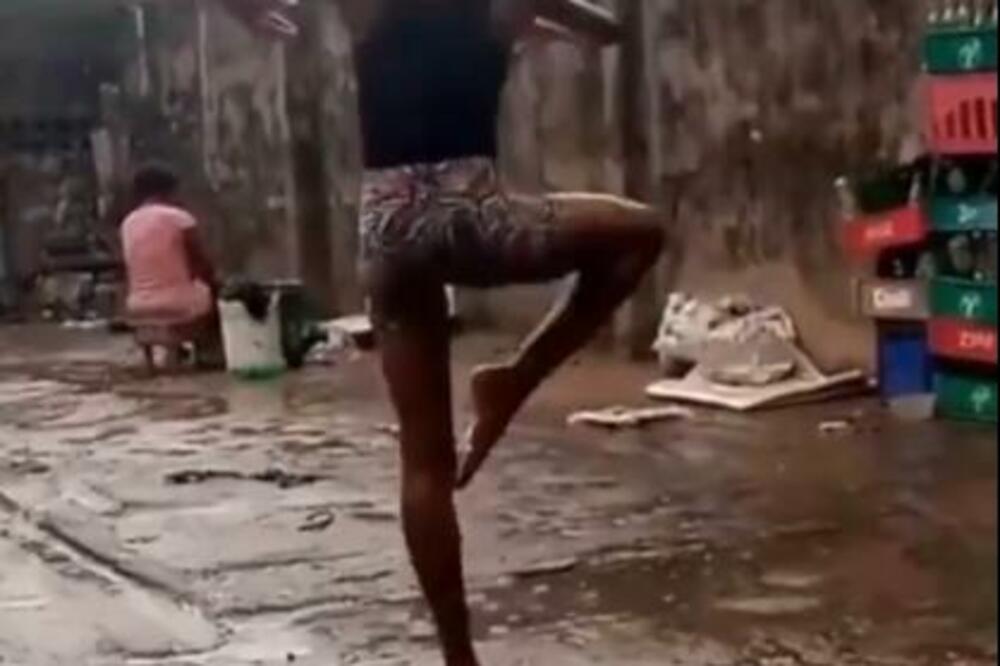 Ples na kiši dječaka iz Nigerije, Foto: Instagram