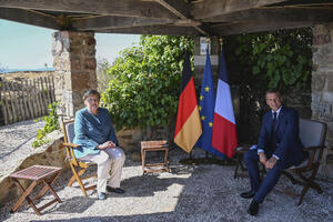 Merkel i Makron spremni da pruže svu pomoć Navaljnom, traže...