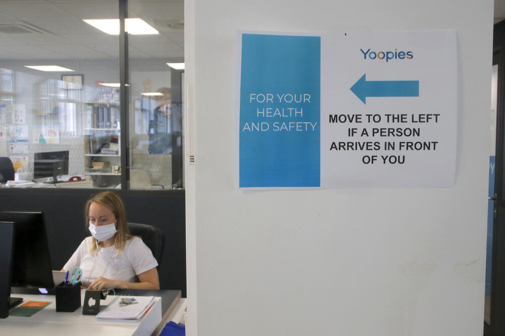 Detalj iz jedne kompanije u Parizu, Foto: AP