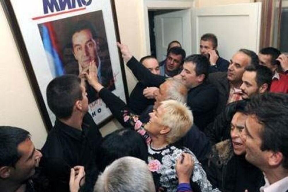 Vuko Perišić u donjem desnom uglu: Podrška za lidera DPS-a nakon lokalnih izbora na Cetinju, Foto: Vesko Belojević