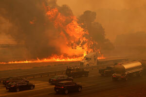Najmanje pet osoba poginulo u požarima u Kaliforniji, guverner:...