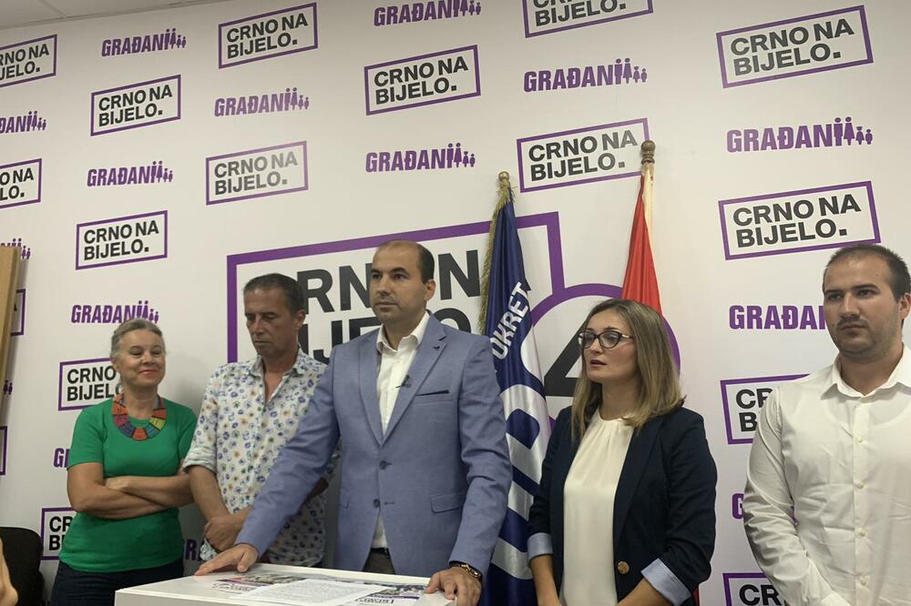 Rađenović govori na konferenciji za medije, Foto: Vuk Lajović