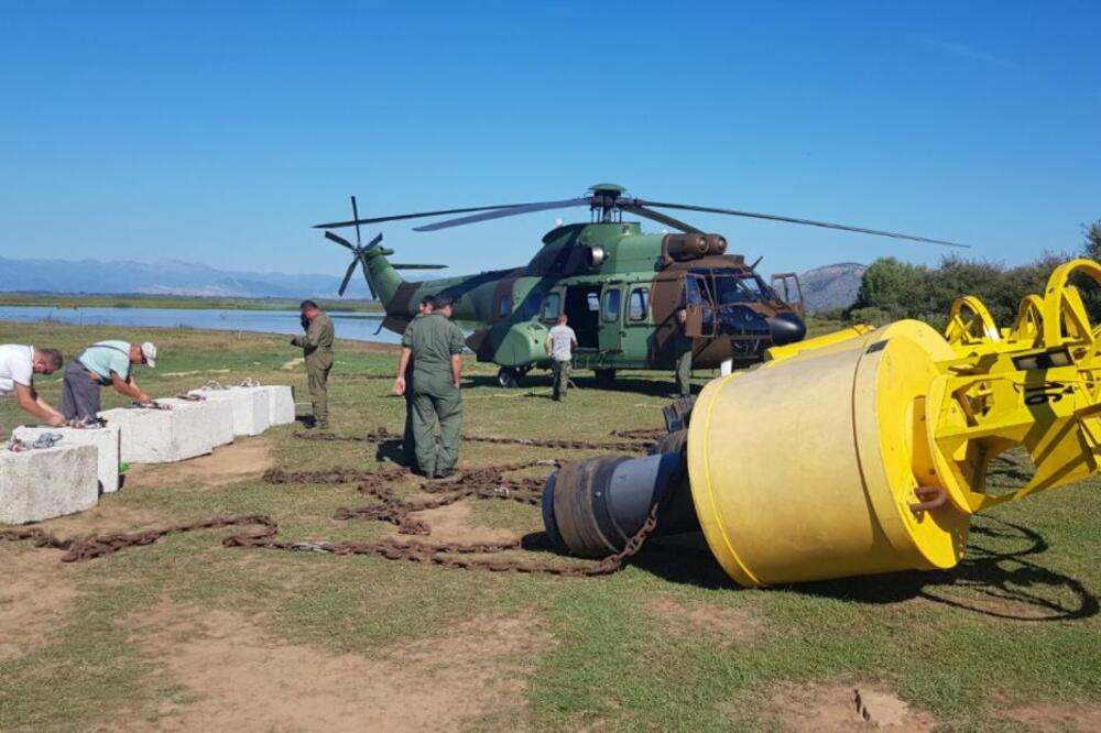 Obnavljanje plovnih graničnih oznaka, Foto: MUP Crne Gore