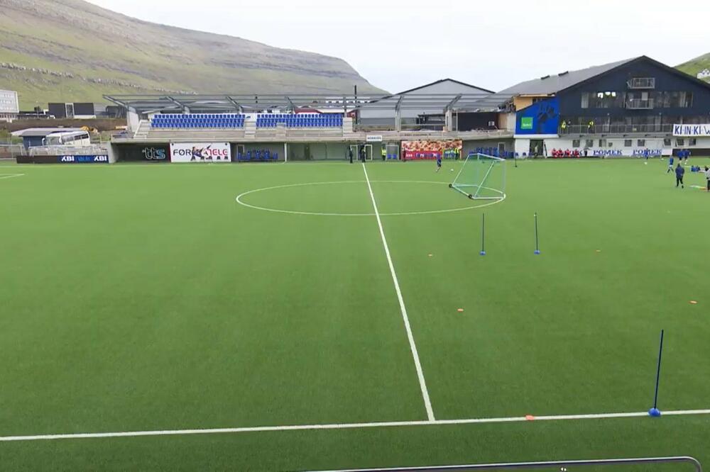 Klaksvik na zagrijavanju, nema fudbalera Slovana, Foto: Twitter