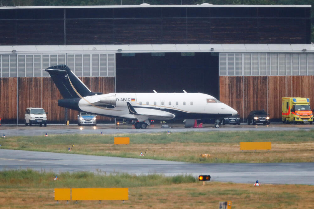 Avion koji prevozi Navaljnog na aerodromu u  Berlinu, Foto: Reuters