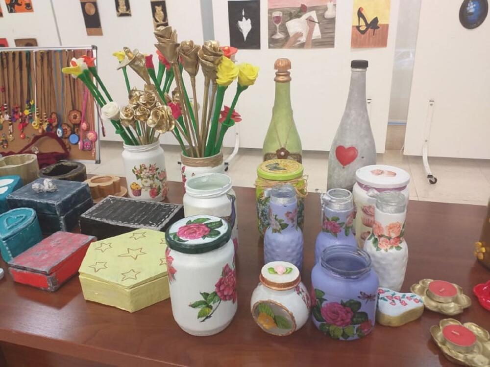 Sa jedne od izložbi, gdje su predstavljeni i radovi u dekupaž tehnici