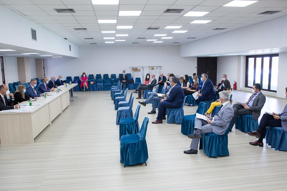 Zakoni usvojeni krajem prošle godine: Bankari sa rukovodstvom CBCG, Foto: CBCG/Igor Šljivančanin