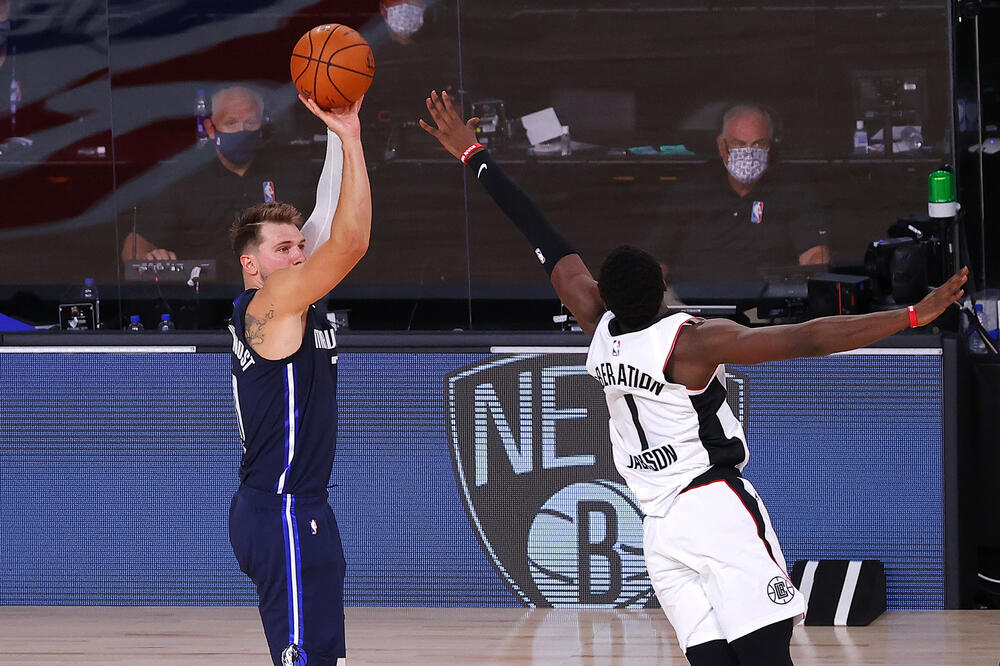 <iframe width="560" height="315" src="https://www.youtube.com/embed/zRe6f9ggG8k" frameborder="0" allow="accelerometer; autoplay; encrypted-media; gyroscope; picture-in-picture" allowfullscreen></iframe>, Foto: AP