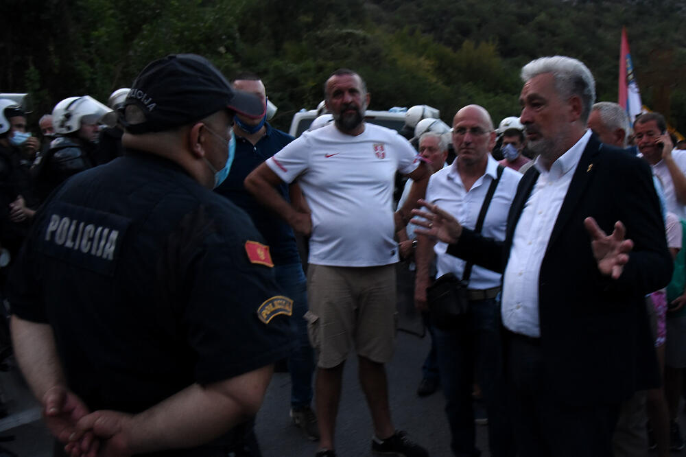 Krivokapić tokom jučerašnje blokade kod Bioča, Foto: Luka Zeković