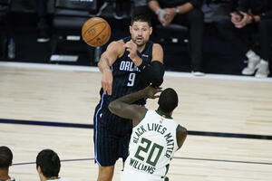 Vučević opet sjajan, Milvoki serijom 21:2 prelomio meč i poveo 3:1