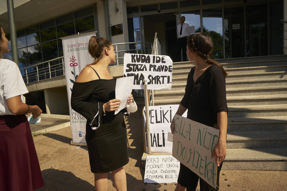 Danas ispred MInistarstva prosvjete