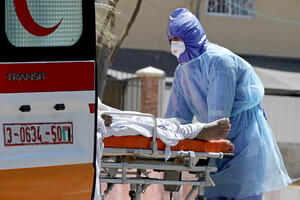 AFP: Najmanje 820.180 žrtava koronavirusa u svijetu, skoro 24...