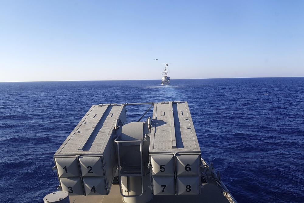 Grčki brodovi učestvuju u vojnoj vježbi kod ostrva Krita 24. avgusta, Foto: AP