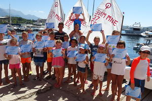 Više od 80 djece osjetilo čari jedrenja u Tivtu