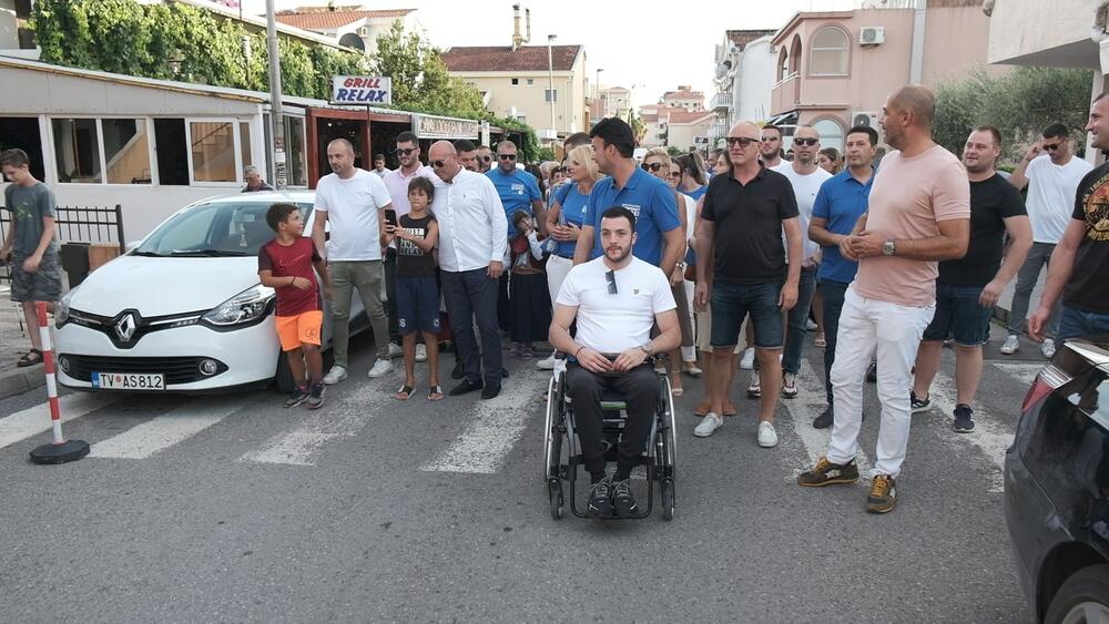 <p>Nakon Petrovca, Svetog Stefana, Pržna, Lastve grbaljske i centra Budve prošetali smo Mainama i Lazima.</p>