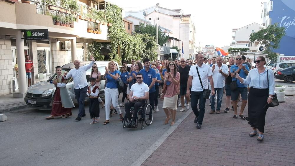 <p>Nakon Petrovca, Svetog Stefana, Pržna, Lastve grbaljske i centra Budve prošetali smo Mainama i Lazima.</p>