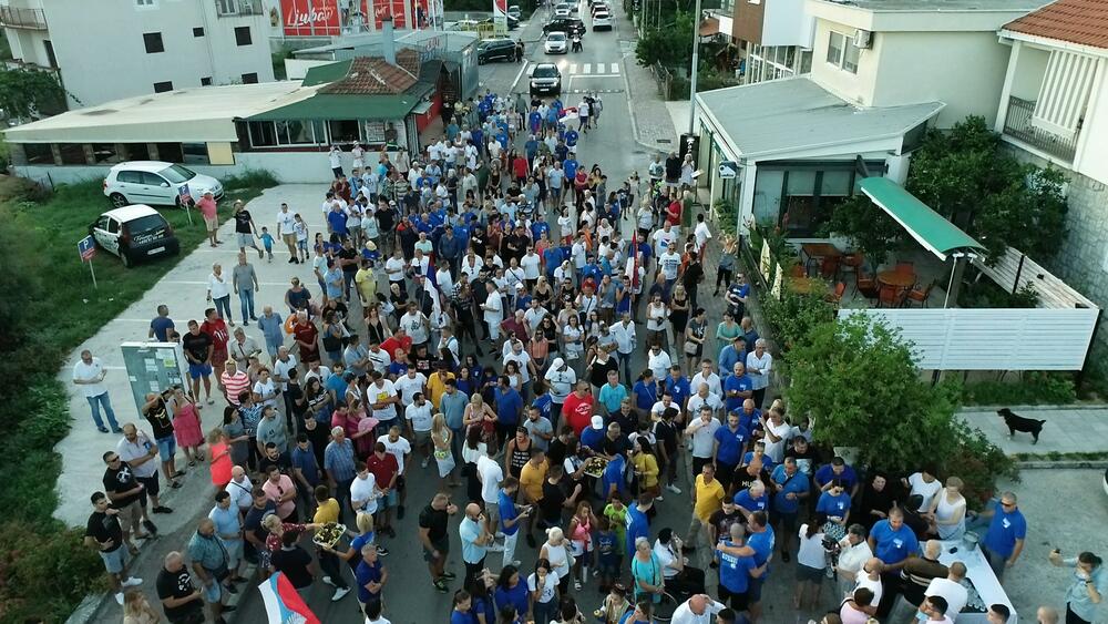 <p>Nakon Petrovca, Svetog Stefana, Pržna, Lastve grbaljske i centra Budve prošetali smo Mainama i Lazima.</p>