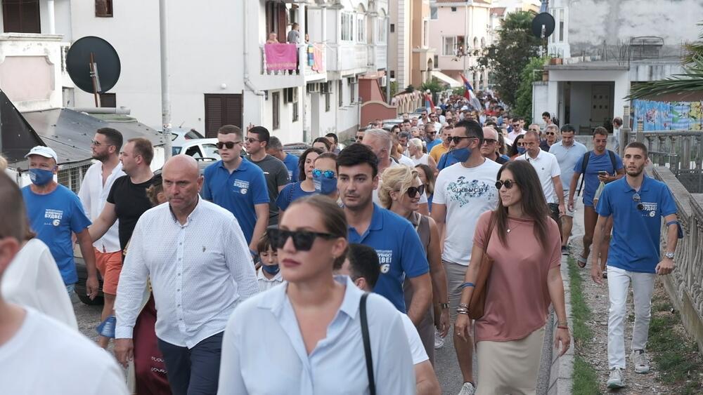 <p>Nakon Petrovca, Svetog Stefana, Pržna, Lastve grbaljske i centra Budve prošetali smo Mainama i Lazima.</p>