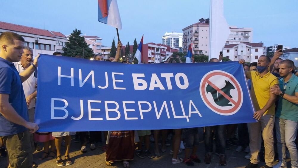 <p>Nakon Petrovca, Svetog Stefana, Pržna, Lastve grbaljske i centra Budve prošetali smo Mainama i Lazima.</p>