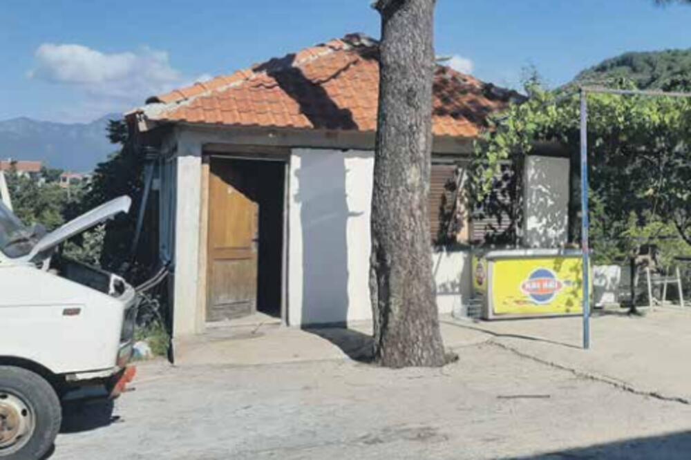 Nelegalni objekat u Vrijesu u kojem, prema tvrdnjama mještana, Romi drže nelegalnu kafanu, Foto: Siniša Luković