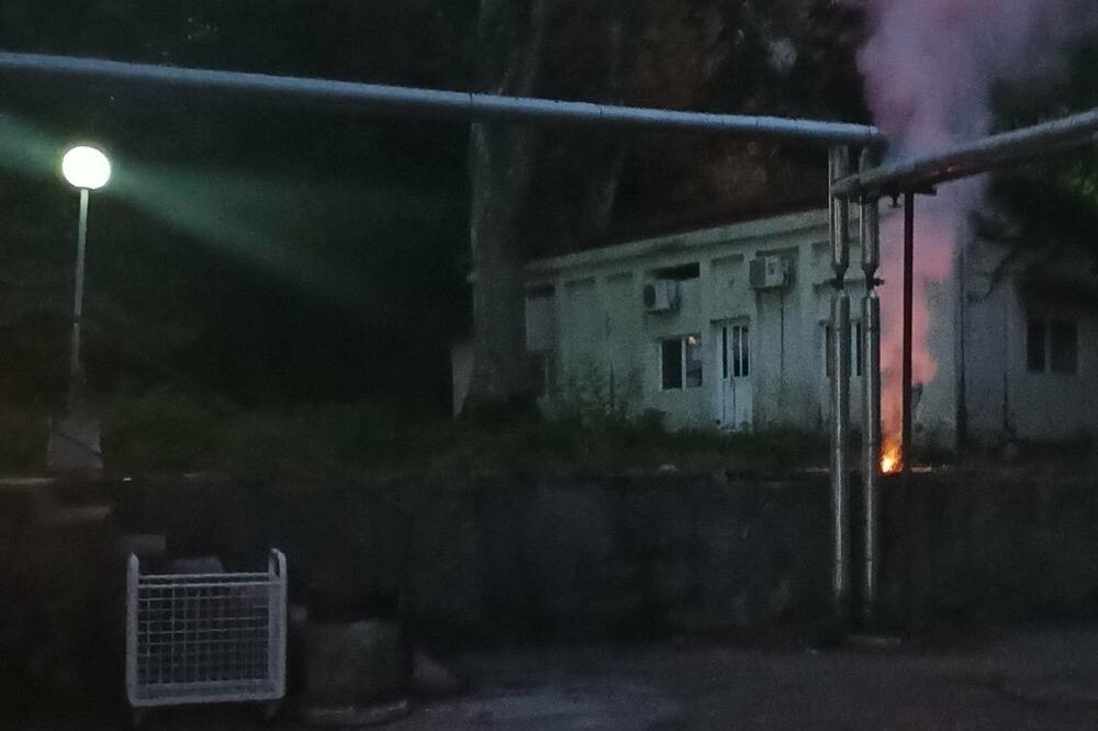 Baklja u dvorištu bolnice, Foto: Privatna arhiva