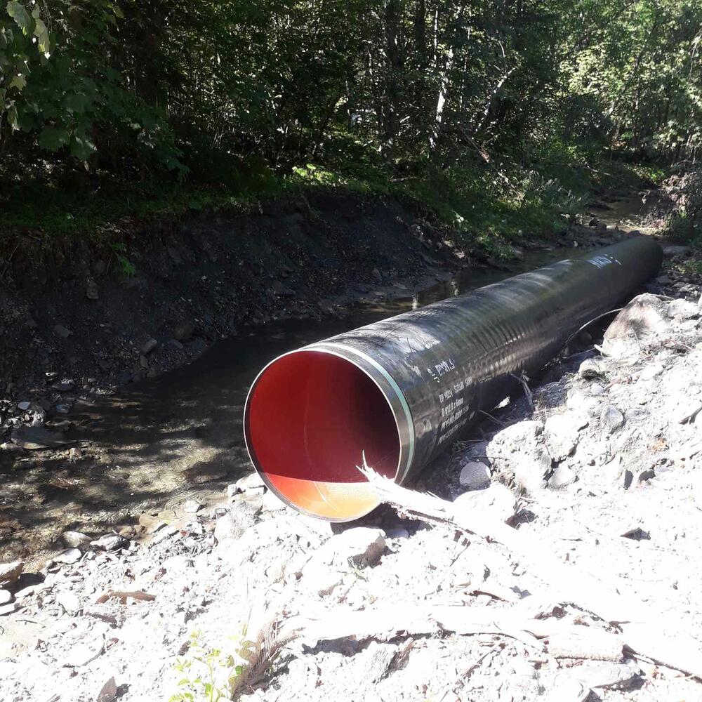 <p>Skup mještana istovremeno je bio i osnivačka skupština buduće NVO Udruženje za zaštitu Komova (UZKOM). Kako je Dragojević kazao, pored borbe protiv devastacije vodotoka, buduća NVO bila bi aktivna u svim oblastima koje se tiču razvoja Komova</p>