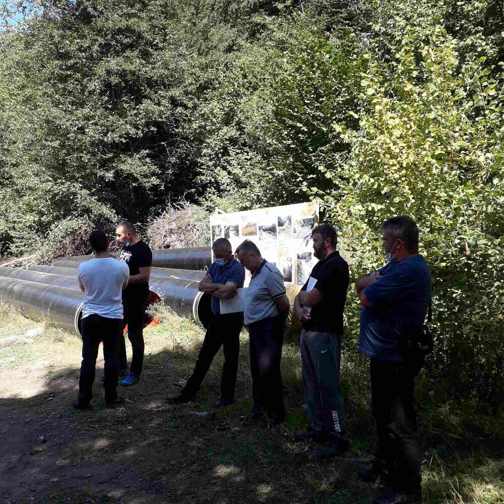 <p>Skup mještana istovremeno je bio i osnivačka skupština buduće NVO Udruženje za zaštitu Komova (UZKOM). Kako je Dragojević kazao, pored borbe protiv devastacije vodotoka, buduća NVO bila bi aktivna u svim oblastima koje se tiču razvoja Komova</p>