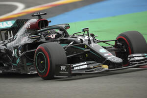 Hamilton opet dominirao, katastrofa Ferarija