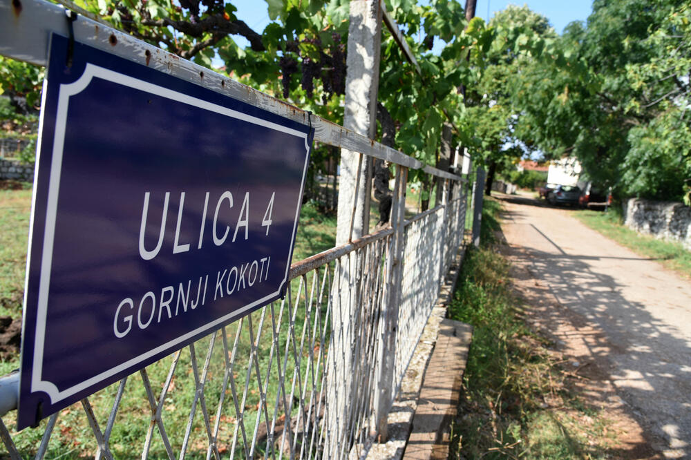 Jedna od nedavno obilježenih ulica u Gornjim Kokotima, Foto: Boris Pejović