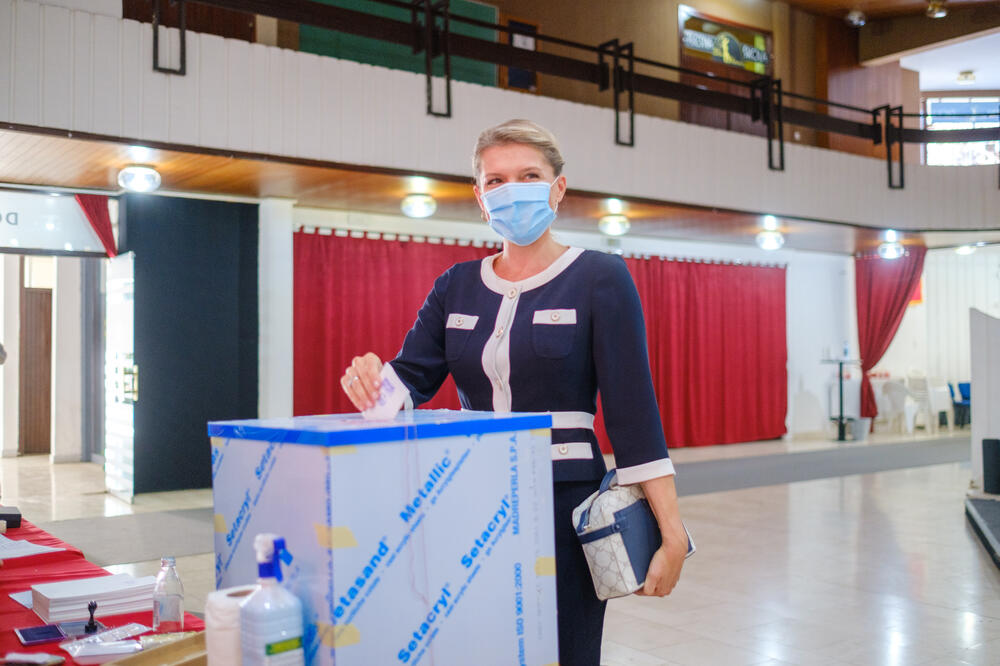 Vuksanović Stanković na glasanju, Foto: SDP