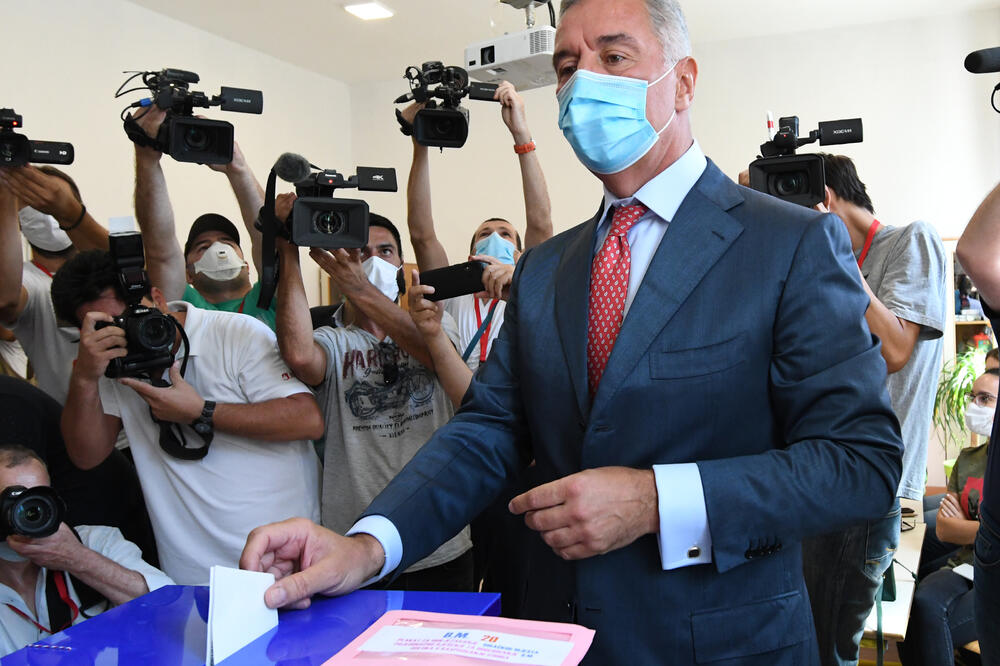 Milo Đukanović na glasanju, Foto: Savo Prelević