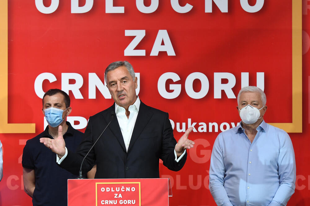 Đukanović sinoć u štabu DPS-a, Foto: Savo Prelević