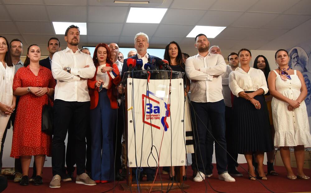 <p>U izbornom štabu koalicije je, pored Krivokapića, još nekoliko lidera partija koje čine koaliciju</p>