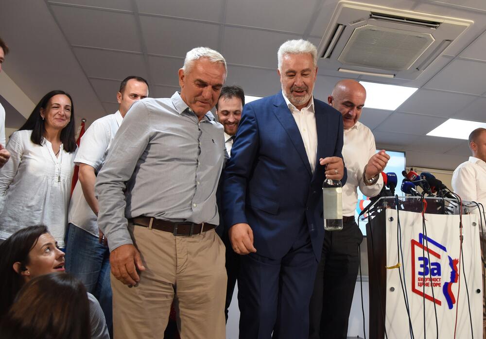 <p>U izbornom štabu koalicije je, pored Krivokapića, još nekoliko lidera partija koje čine koaliciju</p>