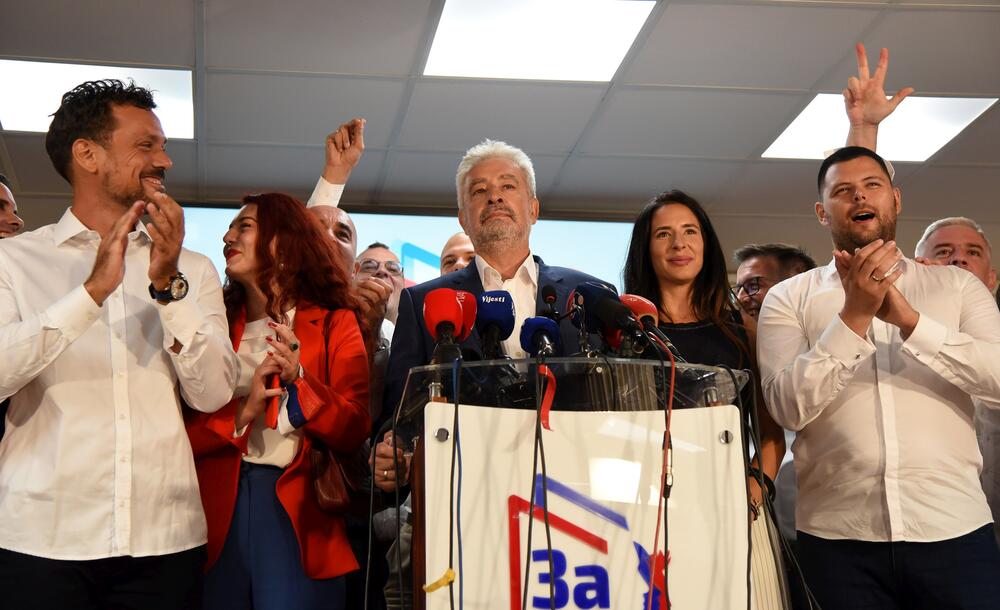 <p>U izbornom štabu koalicije je, pored Krivokapića, još nekoliko lidera partija koje čine koaliciju</p>