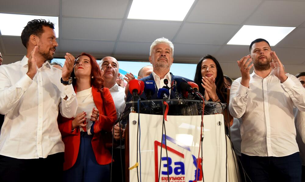 <p>U izbornom štabu koalicije je, pored Krivokapića, još nekoliko lidera partija koje čine koaliciju</p>