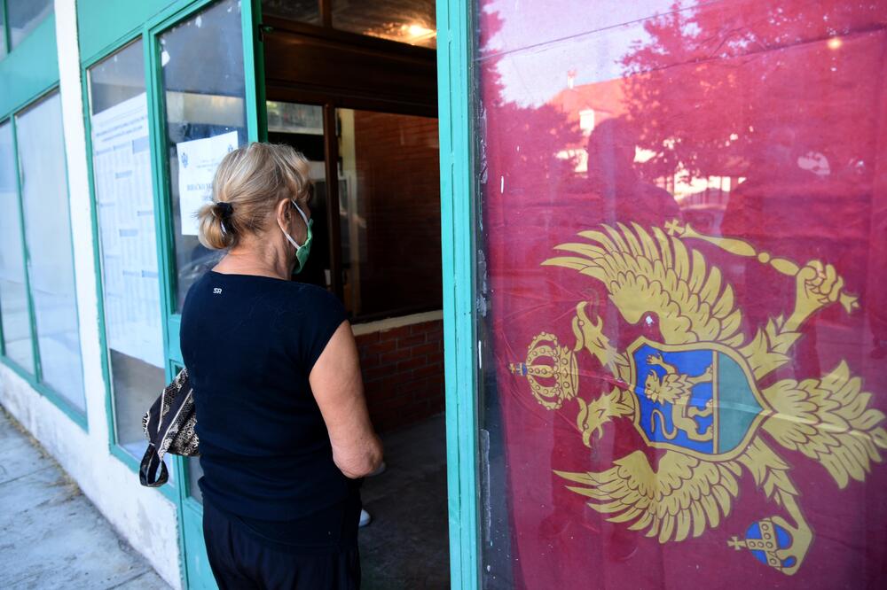 Sa jednog od birališta, Foto: Boris Pejović