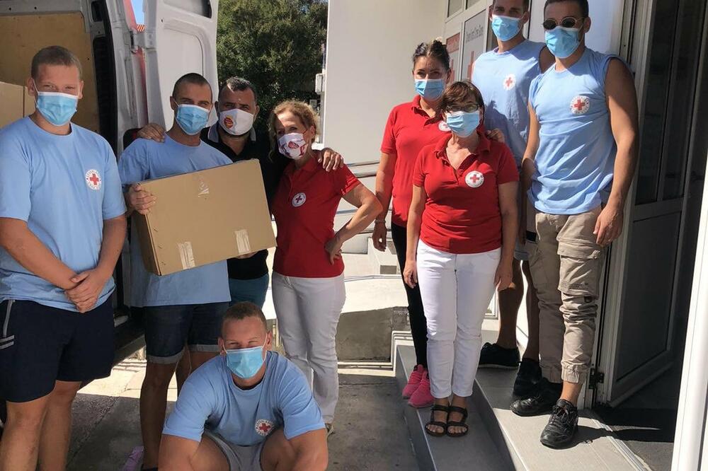 Kaluđerović novac donirao Crvenom krstu, Foto: Vuk Lajović