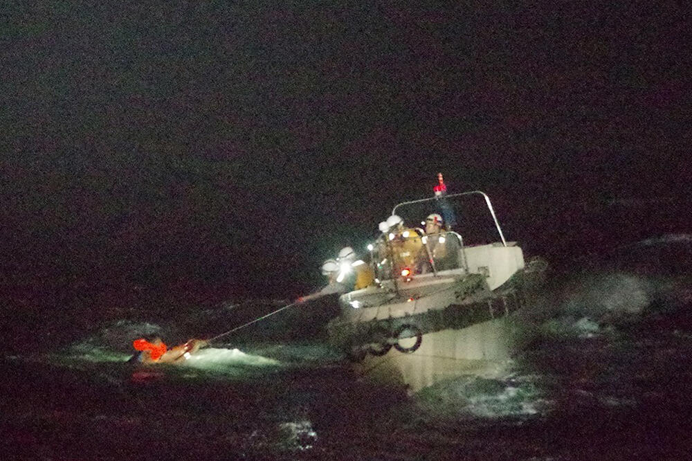 Brod je nestao noćas u tajfunu, Foto: Beta/AP