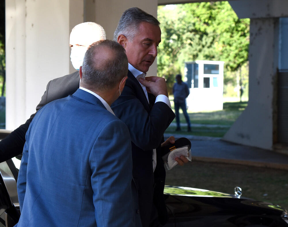 <p>Jedina tačka dnevnog reda večerašnje sjednice Glavnog odbora DPS-a bila je aktuelna politička situacija</p>