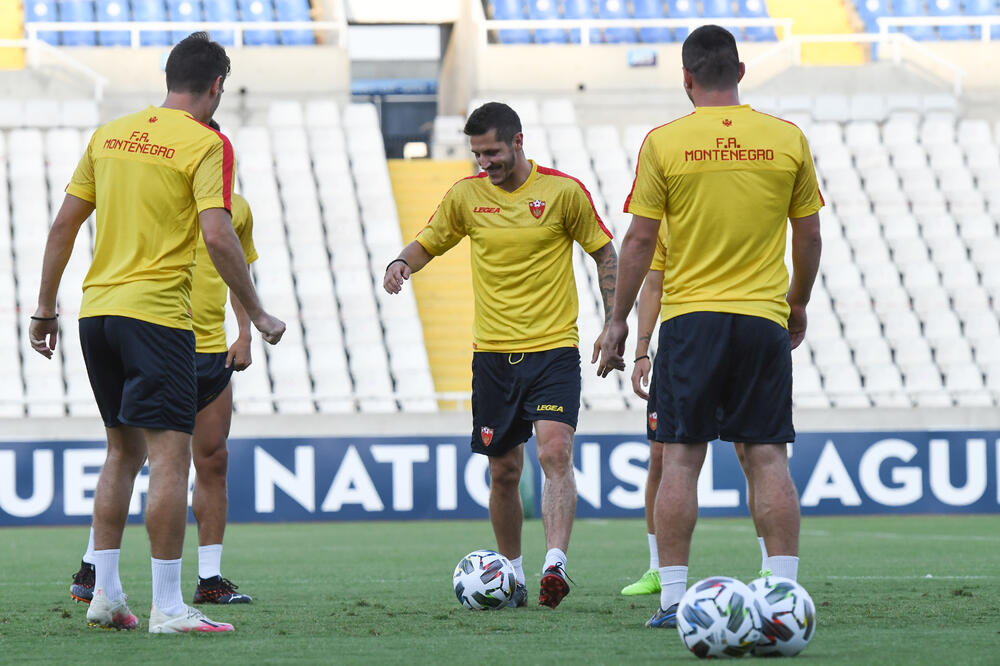 Poslije skoro dvije godine opet igra za reprezentaciju: Stevan Jovetić na sinoćnjem treningu u Nikoziji, Foto: Savo Prelević